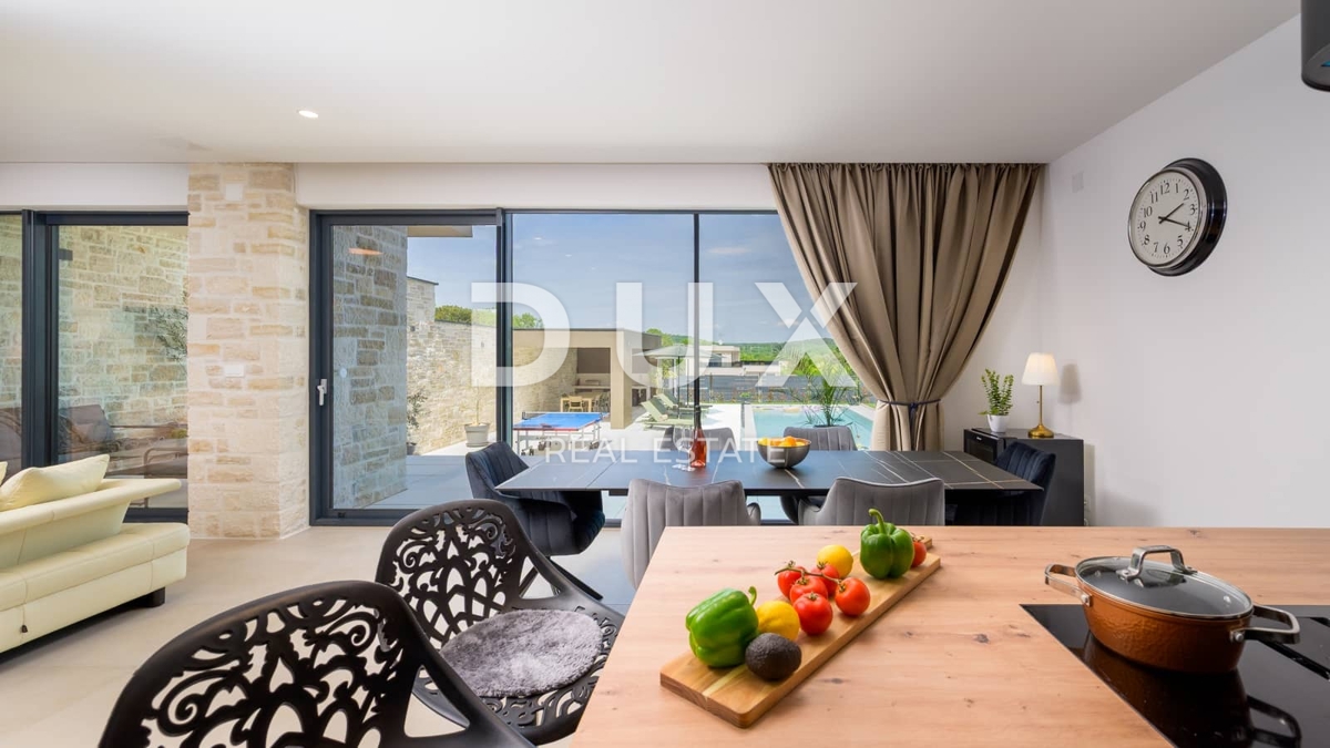 ISTRA, ROVINJ - Moderna nova vila z bazenom in zasebnostjo