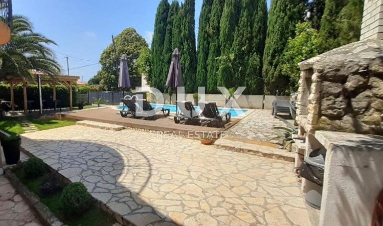 ISTRA, MEDULIN – stanovanje z 2 spalnicama in 1 kopalnico, pogledom na morje in skupnim bazenom, le 300 m od obale!
