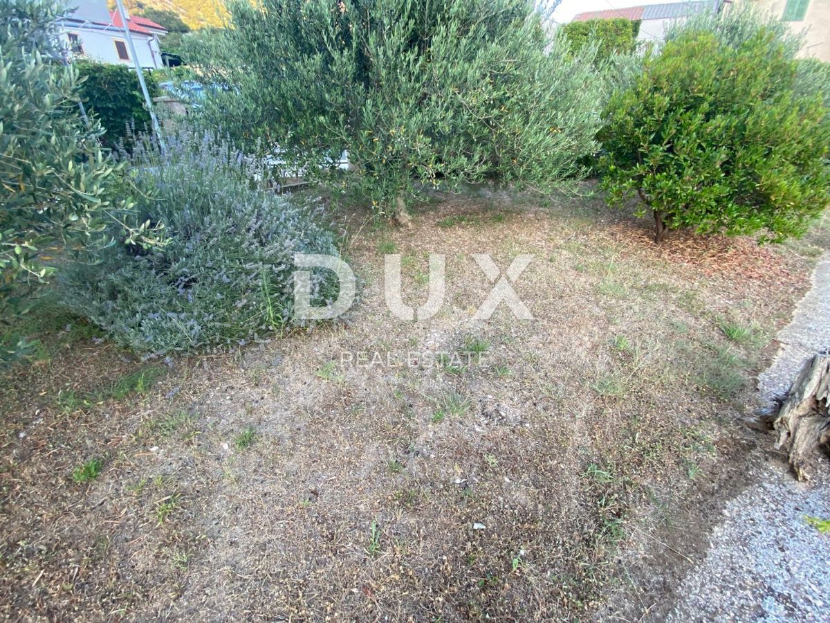 OTOK KRK, BAŠKA, DRAGA BAŠĆANSKA - samostojna hiša z dvema apartmajema in velikim vrtom! PRILOŽNOST!
