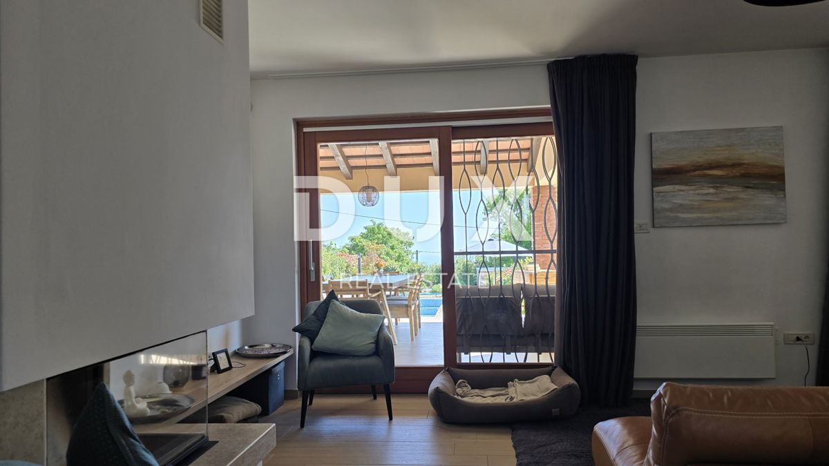ISTRA, LABIN - Mediteranska kamnita hiša z bazenom in fantastičnim pogledom na morje