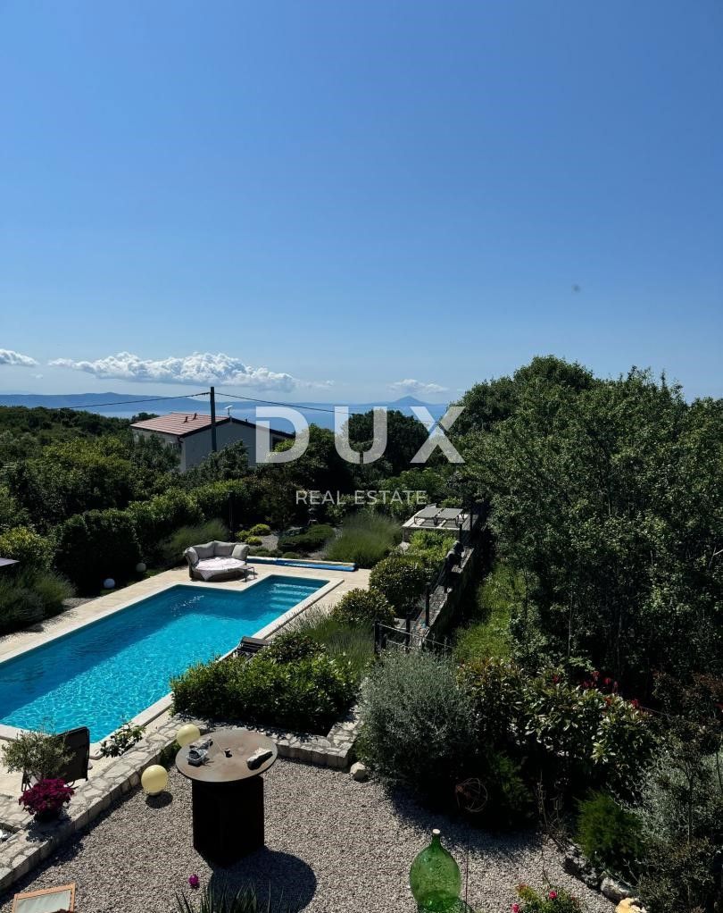 ISTRA, LABIN - Mediteranska kamnita hiša z bazenom in fantastičnim pogledom na morje