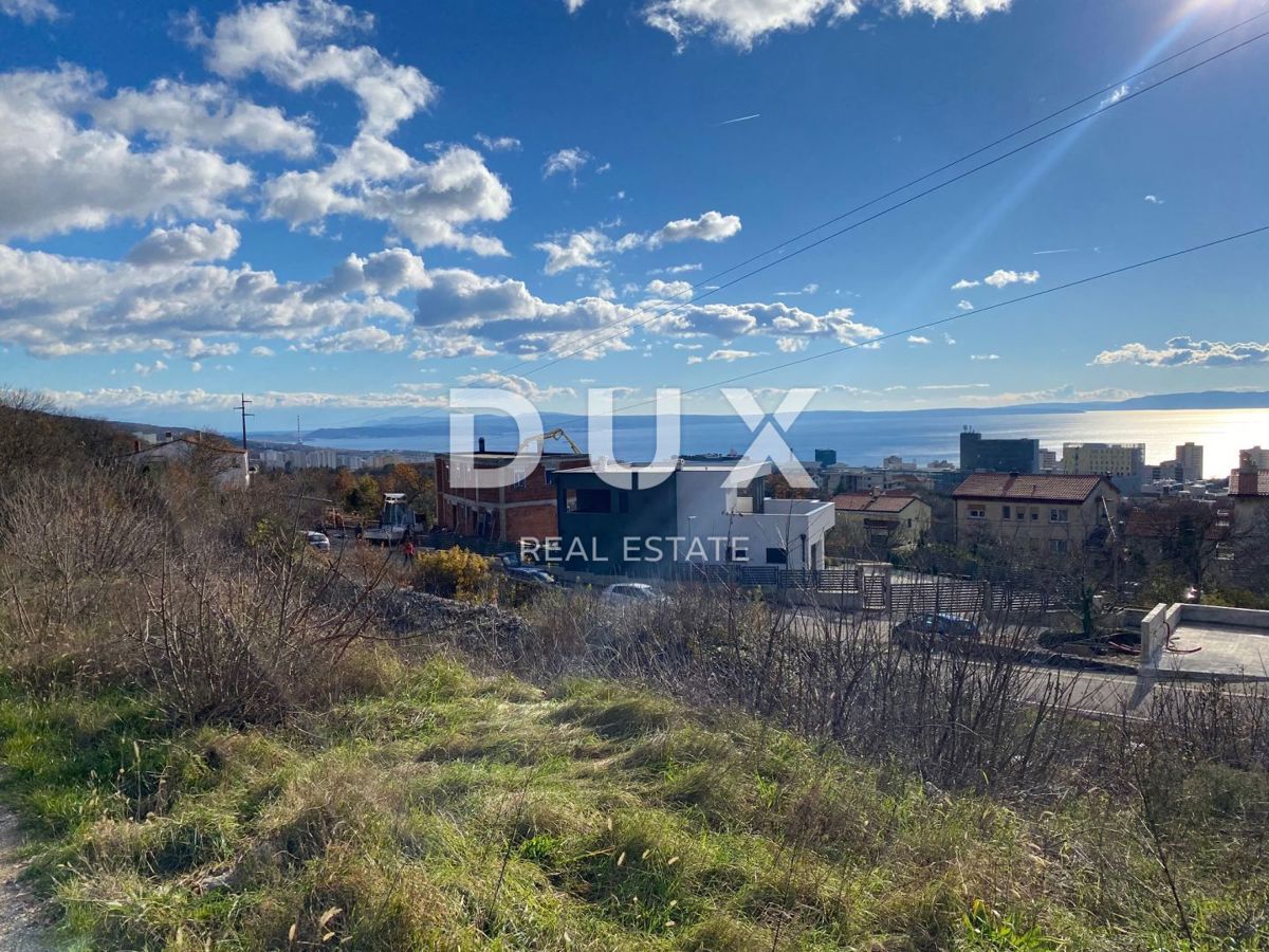RIJEKA, TRSAT - ZAZIDLJIVO ZEMLJIŠČE S POGLEDOM NA MORJE ZA DRUŽINSKO HIŠO NA ODLIČNI LOKACIJI!!! PRILOŽNOST!!!