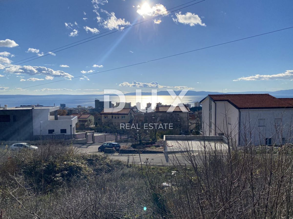 RIJEKA, TRSAT - ZAZIDLJIVO ZEMLJIŠČE S POGLEDOM NA MORJE ZA DRUŽINSKO HIŠO NA ODLIČNI LOKACIJI!!! PRILOŽNOST!!!