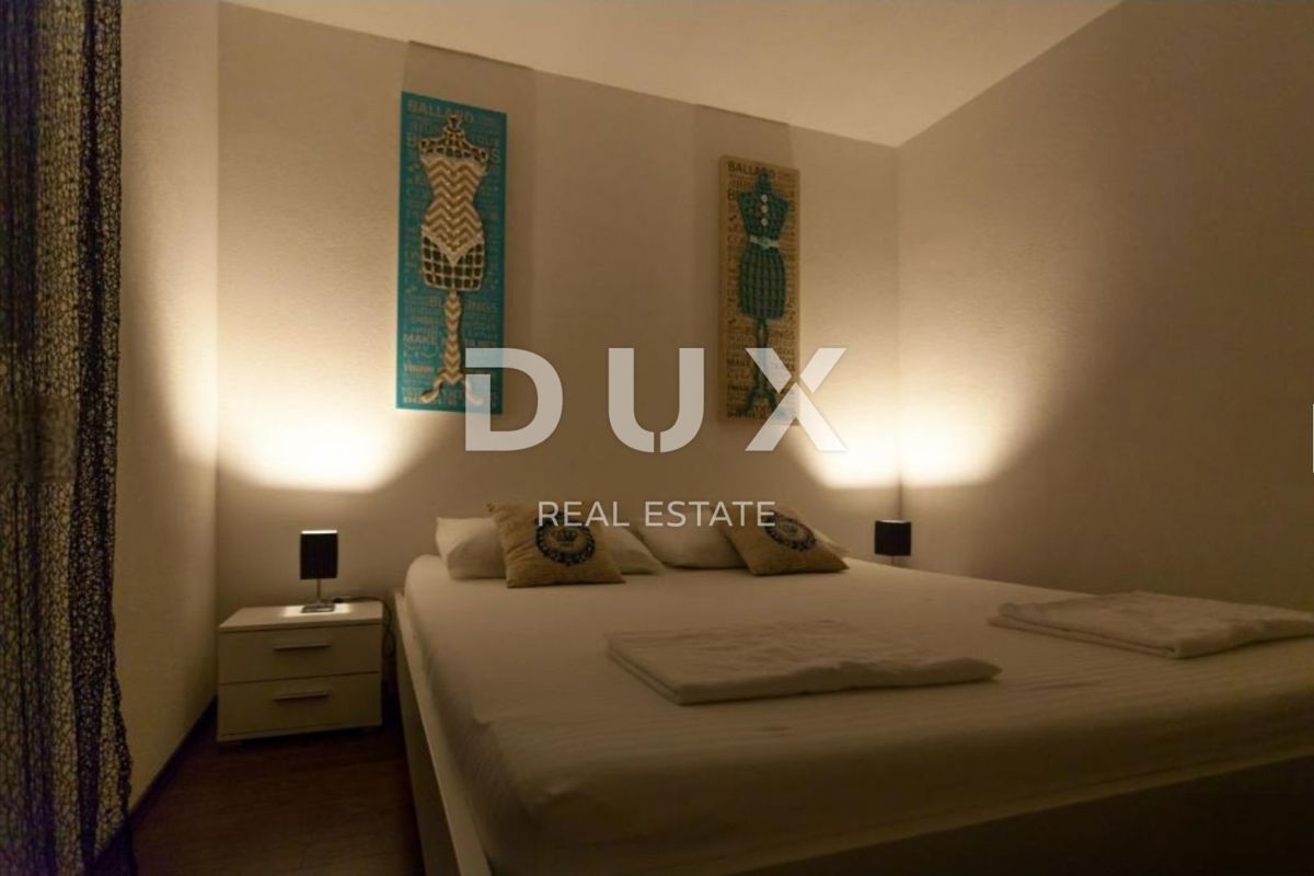 OTOK KRK, KLIMNO - stanovanje v vili 61m2, dnevna soba + 2 spalnici, pritličje, s čudovitim pogledom na morje in bazen + okolica 91m2 - S2