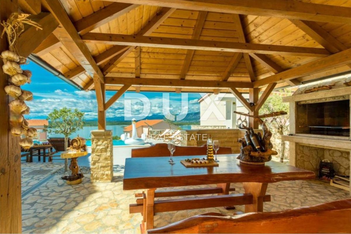 OTOK KRK, KLIMNO - stanovanje v vili 61m2, dnevna soba + 2 spalnici, pritličje, s čudovitim pogledom na morje in bazen + okolica 91m2 - S2