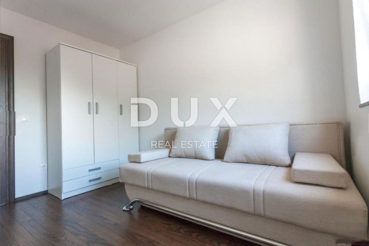 OTOK KRK, KLIMNO - stanovanje v vili 61m2, dnevna soba + 2 spalnici, pritličje, s čudovitim pogledom na morje in bazen + okolica 91m2 - S2