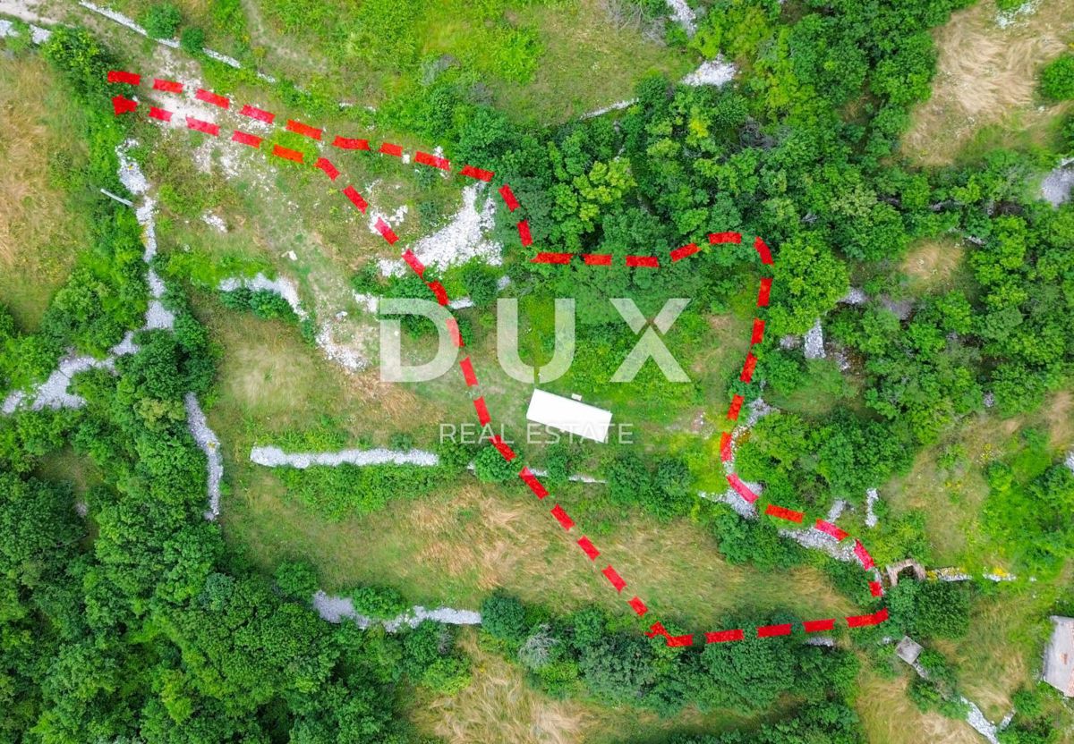 ISTRA, SKITAČA - Edinstveno gradbeno zemljišče z gradbenim dovoljenjem in pogledom na morje 