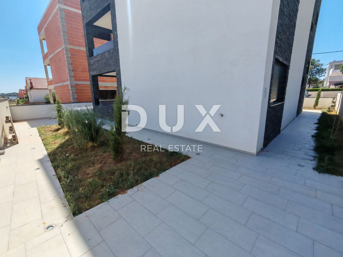ZADAR, VIR - Udobno penthouse s pogledom na morje 180 metrov od plaže Jadro! AS3