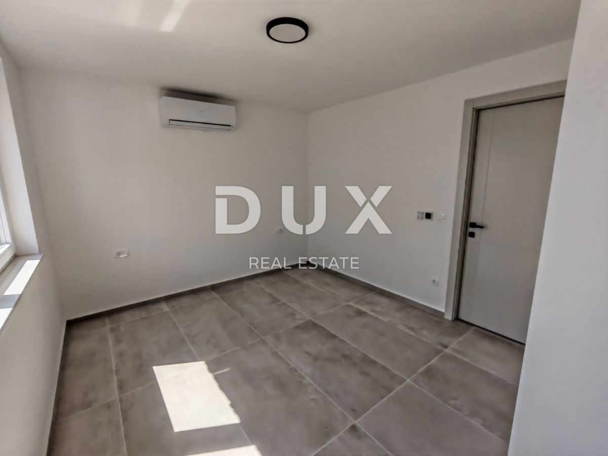 ZADAR, VIR - Udobno penthouse s pogledom na morje 180 metrov od plaže Jadro! AS3