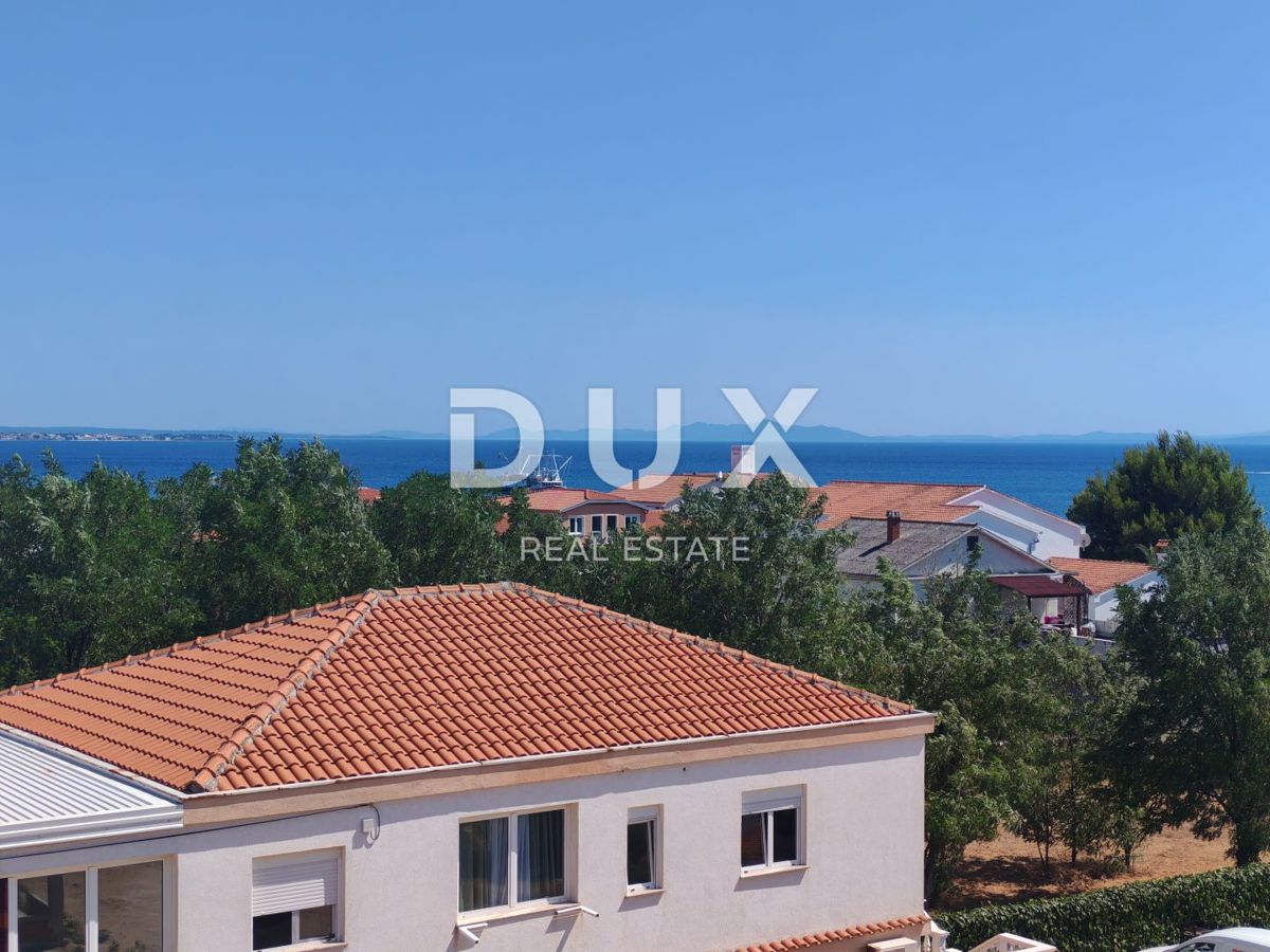 ZADAR, VIR - Udobno penthouse s pogledom na morje 180 metrov od plaže Jadro! AS3