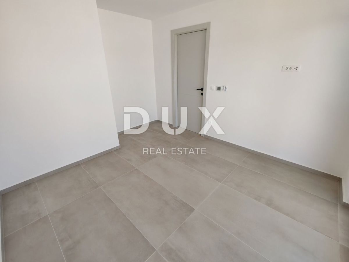ZADAR, VIR - Udobno penthouse s pogledom na morje 180 metrov od plaže Jadro! AS3