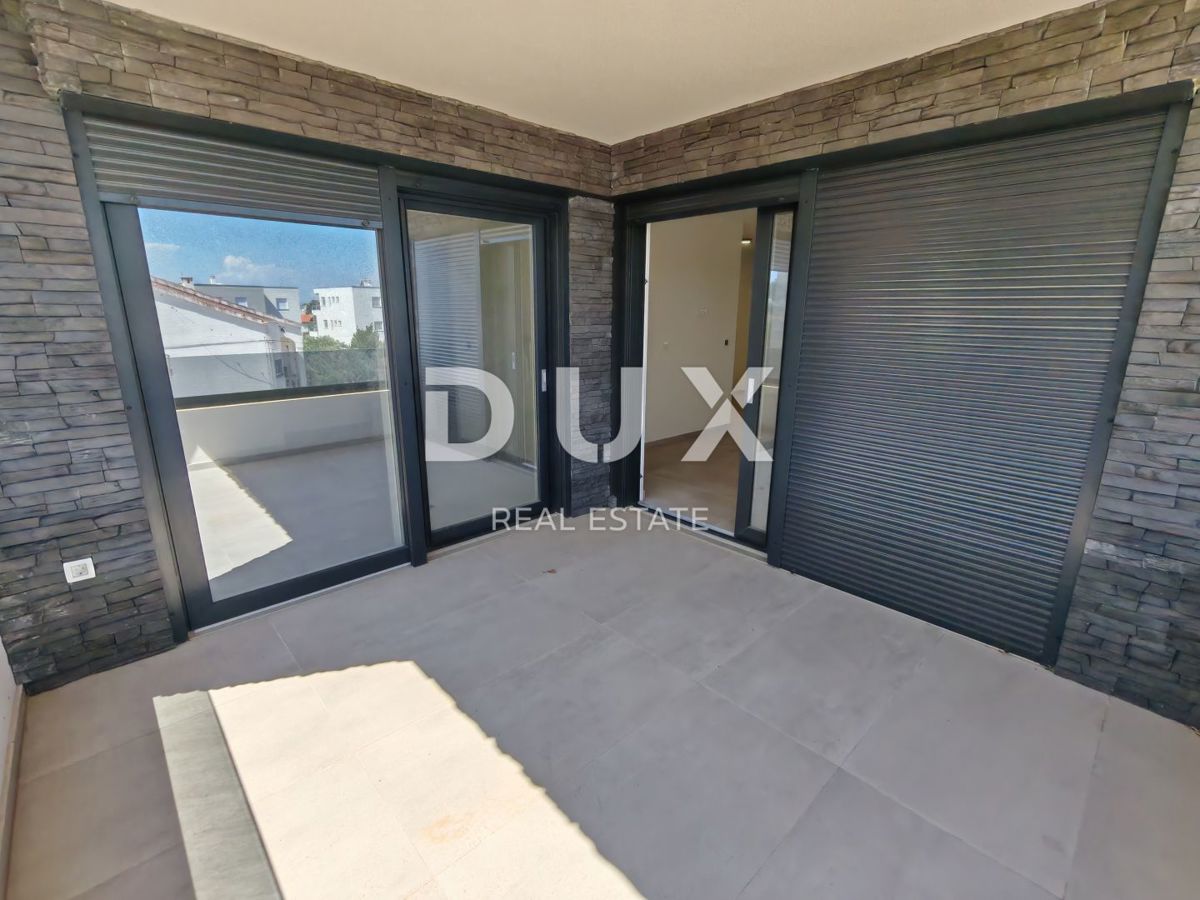 ZADAR, VIR - Udobno penthouse s pogledom na morje 180 metrov od plaže Jadro! AS3