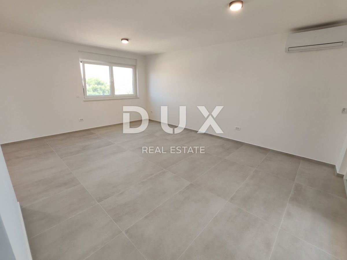 ZADAR, VIR - Udobno penthouse s pogledom na morje 180 metrov od plaže Jadro! AS3