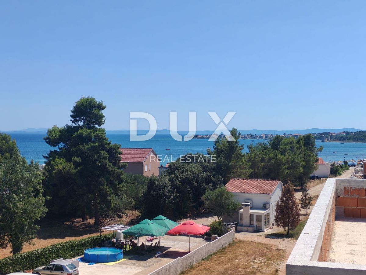 ZADAR, VIR - Udobno penthouse s pogledom na morje 180 metrov od plaže Jadro! AS3