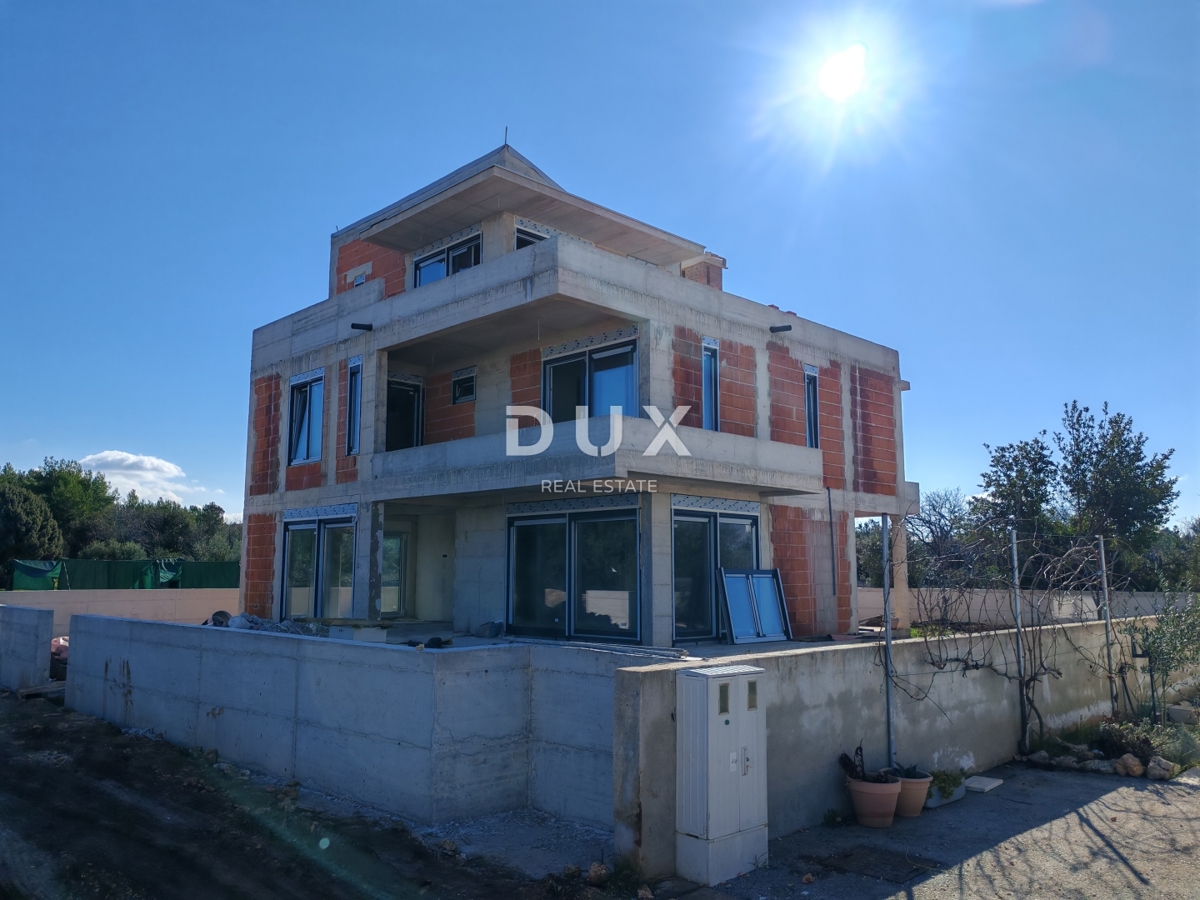 ZADAR, ZATON - Luksuzna hiša z bazenom, pogledom na morje in le 200 m od plaže