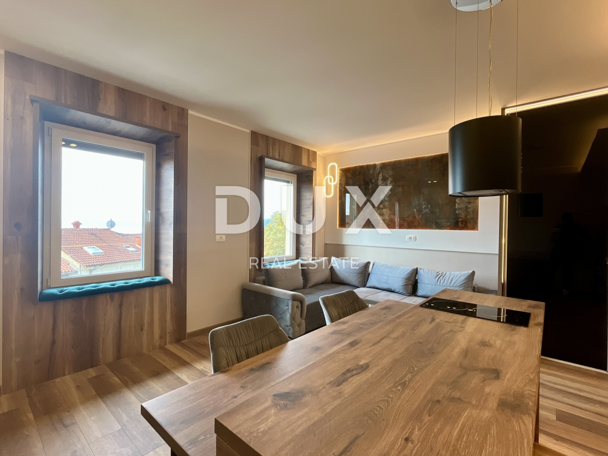 MATULJI, CENTER - Luksuzno nadstropje velikosti 100 m² s tremi stanovanjskimi enotami in pogledom na morje
