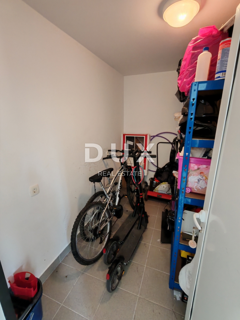 ZADAR, BORIK - Popolnoma opremljeno dupleks stanovanje s čudovitim pogledom na morje!