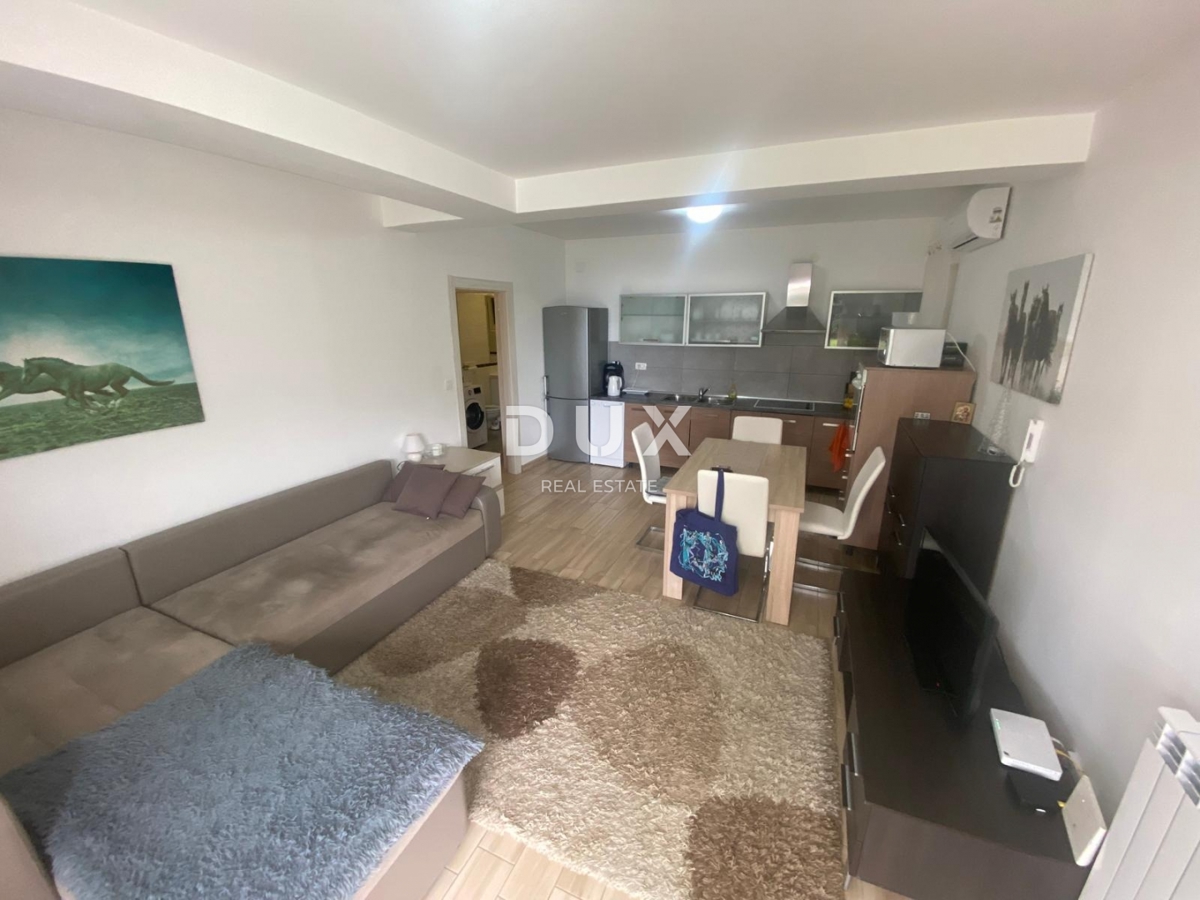 OPATIJA, VEPRINAC - stanovanje 2 spalnici + dnevna soba, 82 m2 v pritličju z bazenom in pogledom na morje + vrt! PRILOŽNOST!
