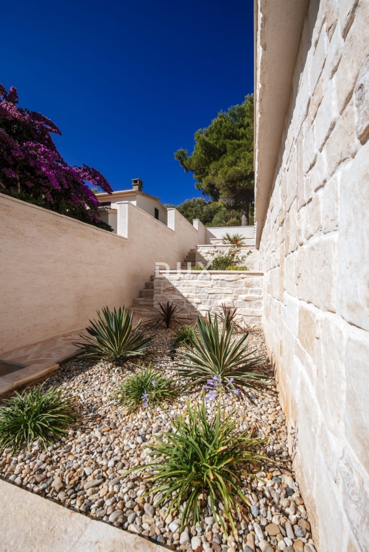 OTOK IŽ, MALI IŽ - Vila z bazenom in panoramskim pogledom na morje