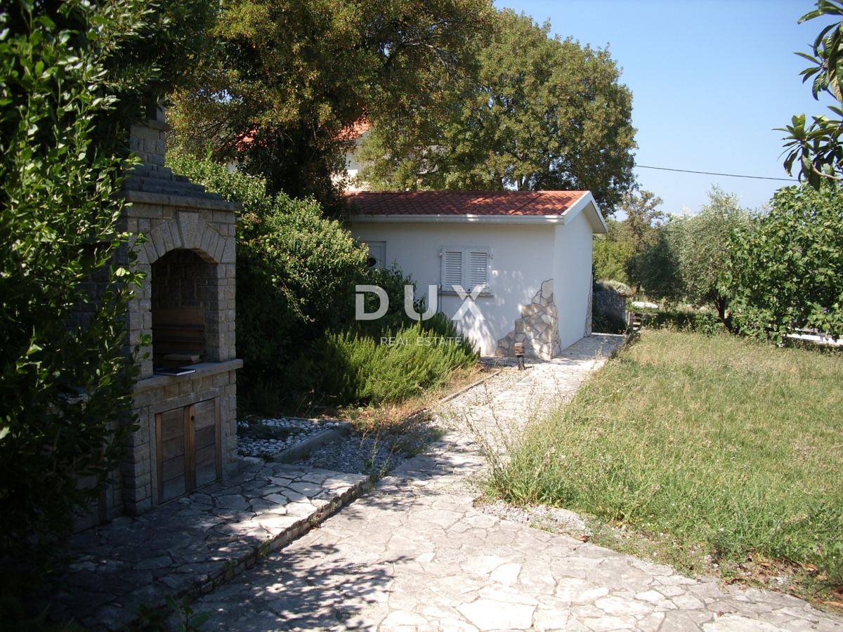 OTOK KRK, ZALIV SOLINE (OKOLICA) - Hiša z vrtom in garažo