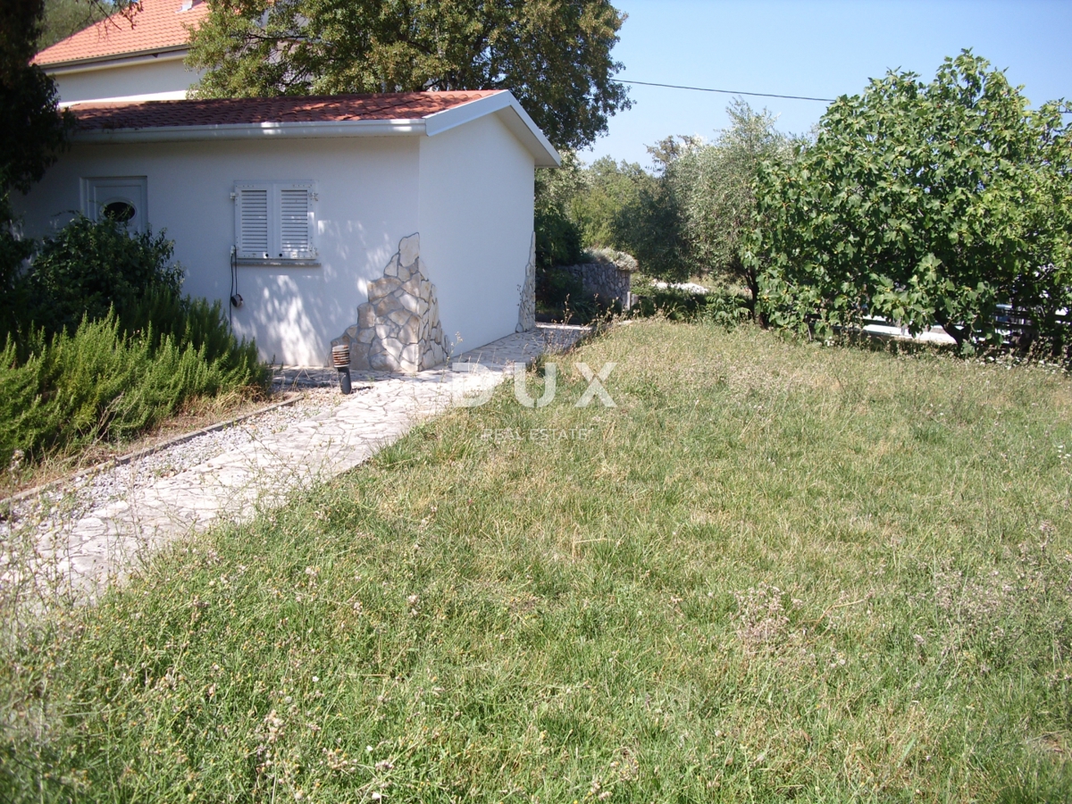 OTOK KRK, ZALIV SOLINE (OKOLICA) - Hiša z vrtom in garažo