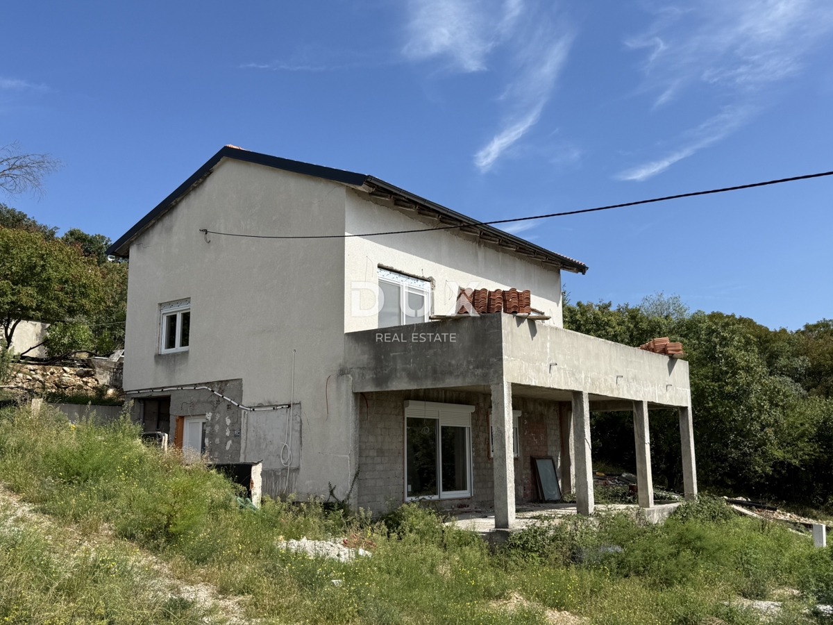 RIJEKA, KOSTRENA - Samostojna hiša 4s+dnevna soba - bazen, vrt in razgled!