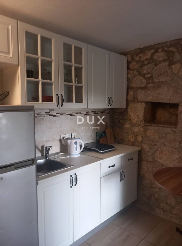 CRIKVENICA, BEOGRAD - hiša z dvema apartmajema s pogledom na morje + dvorišče + hiša za prenovo! PRILOŽNOST!!!