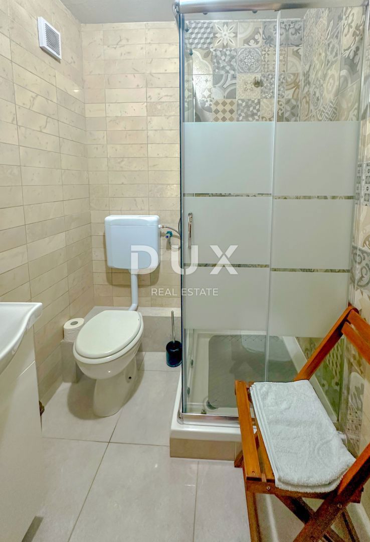 CRIKVENICA, BEOGRAD - hiša z dvema apartmajema s pogledom na morje + dvorišče + hiša za prenovo! PRILOŽNOST!!!