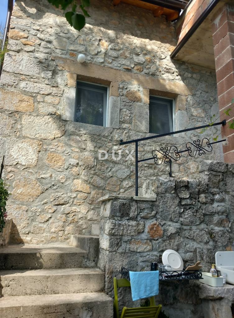 CRIKVENICA, BEOGRAD - hiša z dvema apartmajema s pogledom na morje + dvorišče + hiša za prenovo! PRILOŽNOST!!!