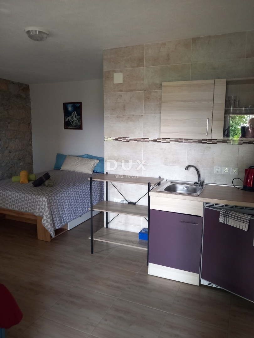 CRIKVENICA, BEOGRAD - hiša z dvema apartmajema s pogledom na morje + dvorišče + hiša za prenovo! PRILOŽNOST!!!