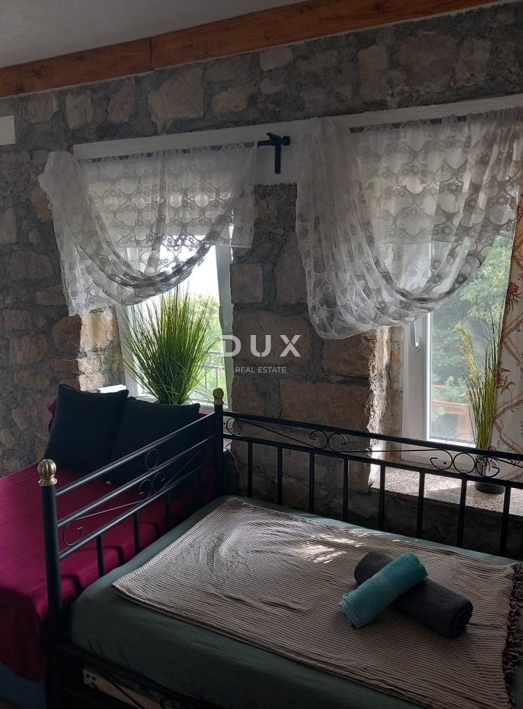 CRIKVENICA, BEOGRAD - hiša z dvema apartmajema s pogledom na morje + dvorišče + hiša za prenovo! PRILOŽNOST!!!