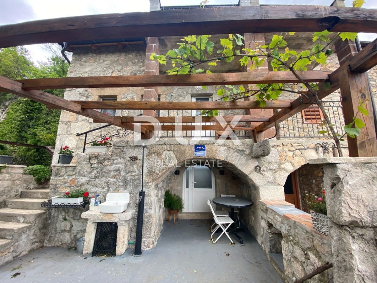 CRIKVENICA, BEOGRAD - hiša z dvema apartmajema s pogledom na morje + dvorišče + hiša za prenovo! PRILOŽNOST!!!