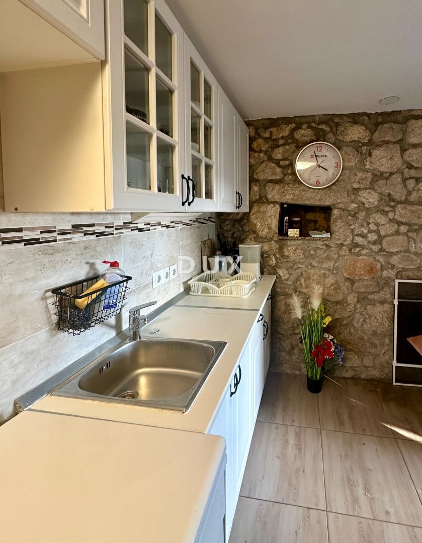 CRIKVENICA, BEOGRAD - hiša z dvema apartmajema s pogledom na morje + dvorišče + hiša za prenovo! PRILOŽNOST!!!