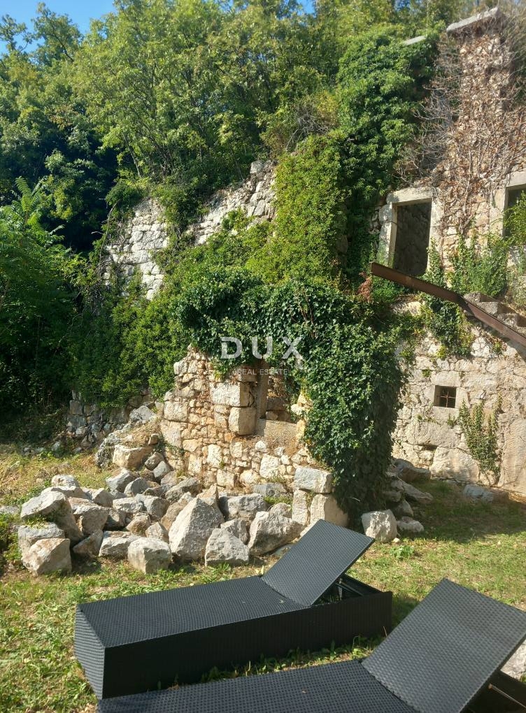 CRIKVENICA, BEOGRAD - hiša z dvema apartmajema s pogledom na morje + dvorišče + hiša za prenovo! PRILOŽNOST!!!