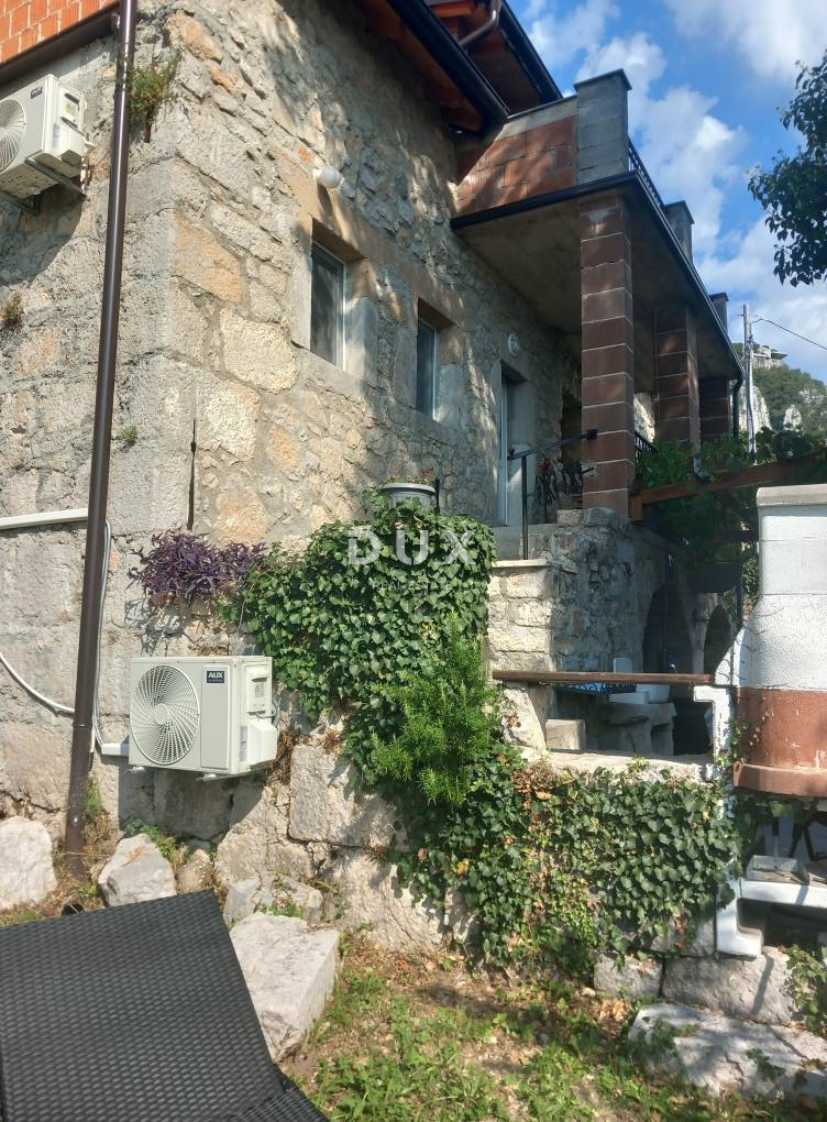 CRIKVENICA, BEOGRAD - hiša z dvema apartmajema s pogledom na morje + dvorišče + hiša za prenovo! PRILOŽNOST!!!