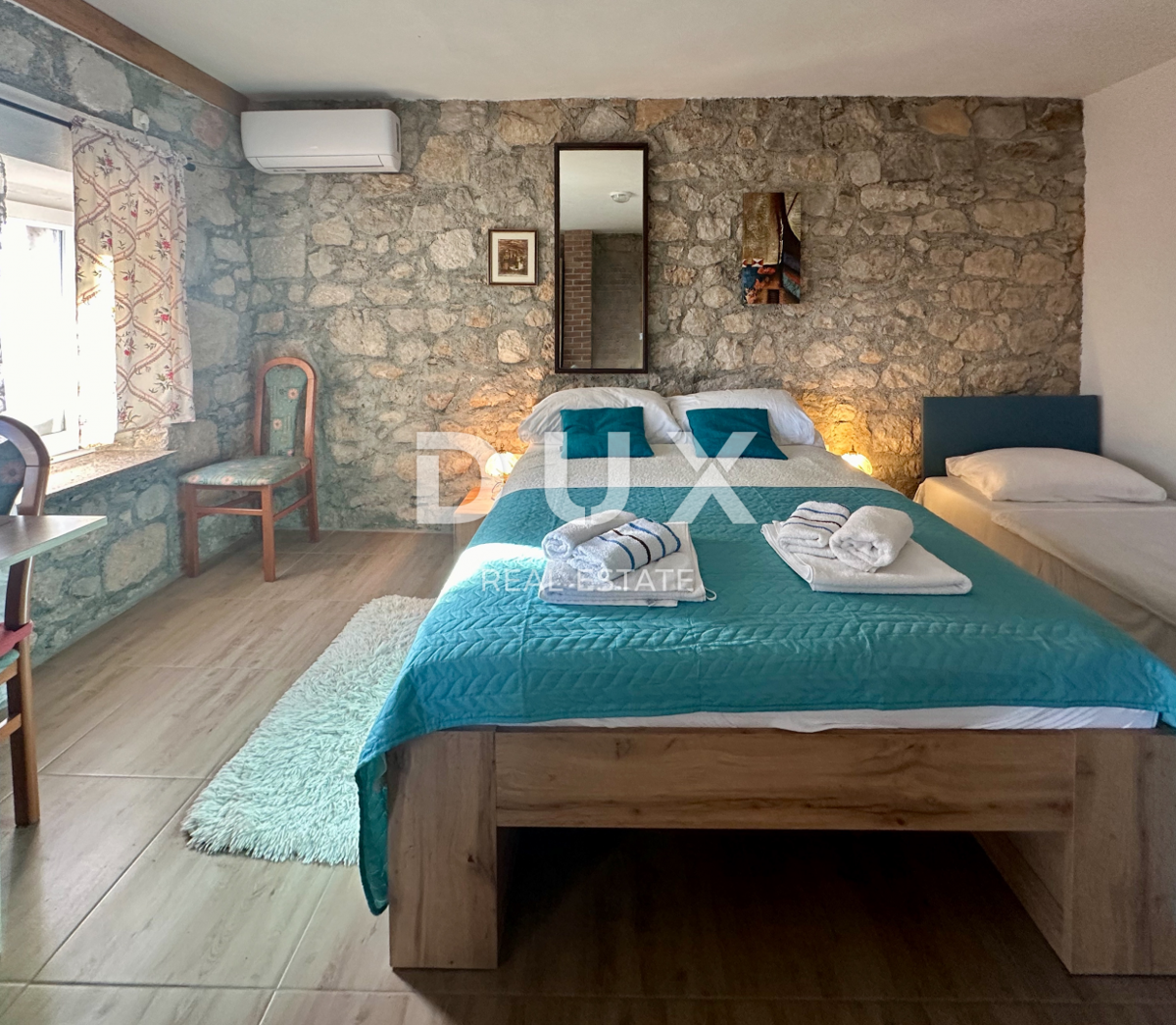 CRIKVENICA, BEOGRAD - hiša z dvema apartmajema s pogledom na morje + dvorišče + hiša za prenovo! PRILOŽNOST!!!