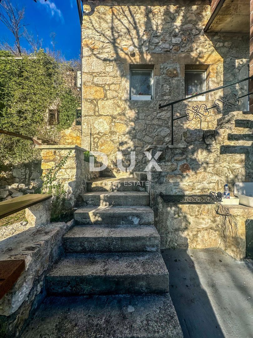 CRIKVENICA, BEOGRAD - hiša z dvema apartmajema s pogledom na morje + dvorišče + hiša za prenovo! PRILOŽNOST!!!