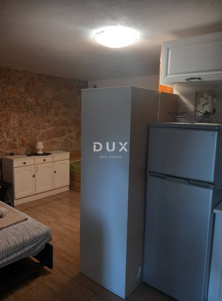 CRIKVENICA, BEOGRAD - hiša z dvema apartmajema s pogledom na morje + dvorišče + hiša za prenovo! PRILOŽNOST!!!