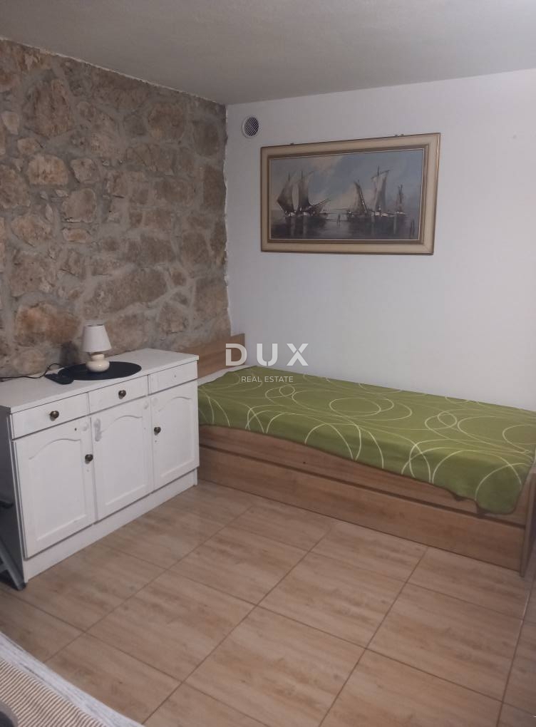 CRIKVENICA, BEOGRAD - hiša z dvema apartmajema s pogledom na morje + dvorišče + hiša za prenovo! PRILOŽNOST!!!