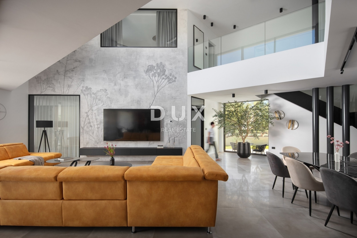 ISTRA, LABIN - Moderna vila obdana z naravo