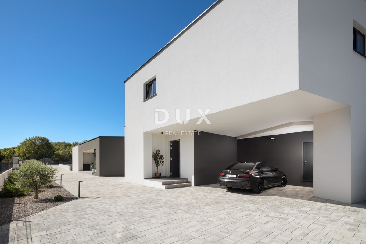 ISTRA, LABIN - Moderna vila obdana z naravo