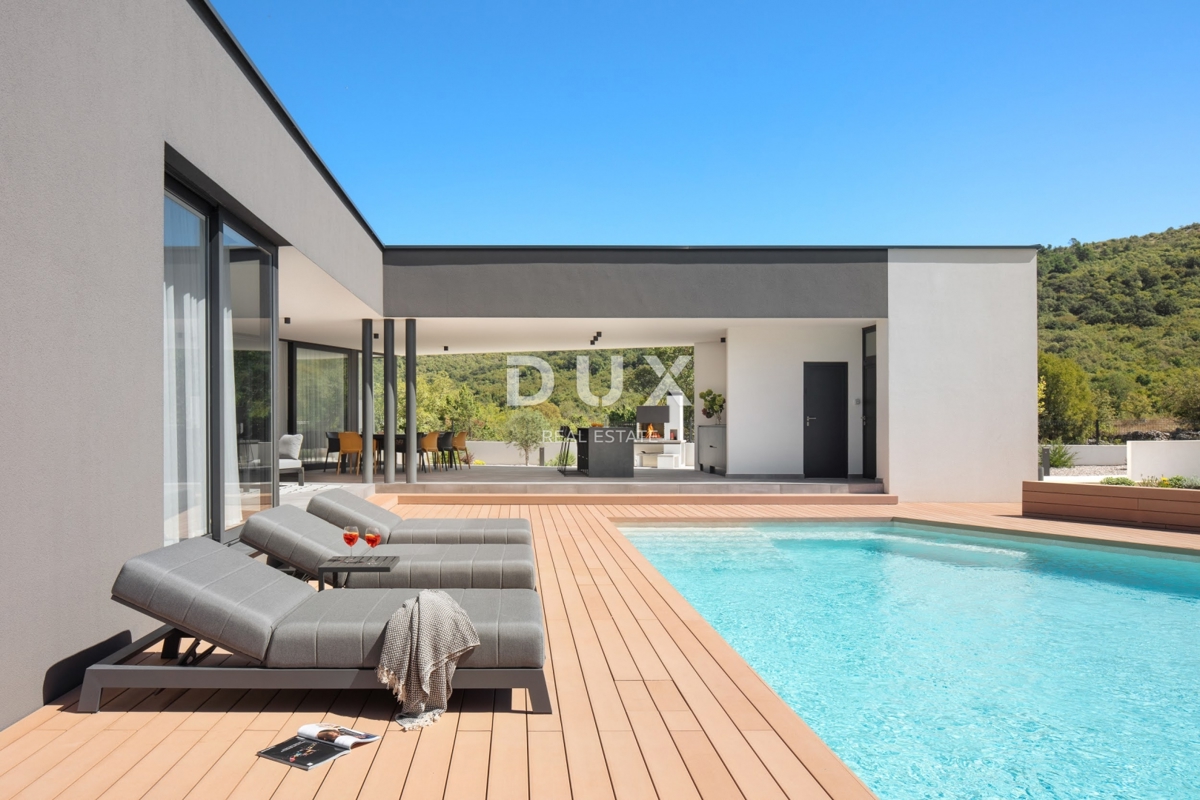 ISTRA, LABIN - Moderna vila obdana z naravo