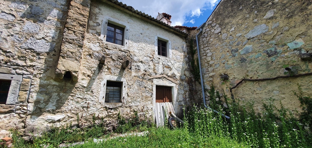 ISTRA, HUM - Kamnita hiša za prenovo
