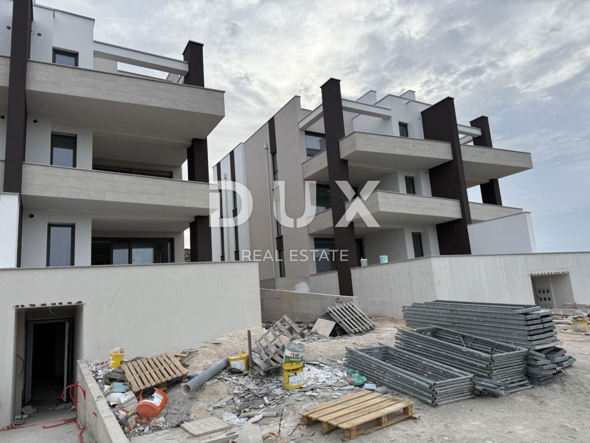 OTOK PAG, ŠIMUNI - moderen penthouse v vrhunski novogradnji, pogled na morje, strešna terasa