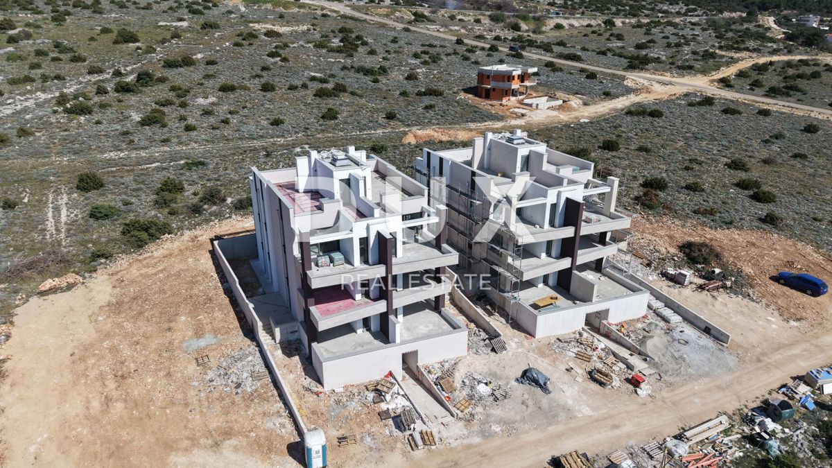 OTOK PAG, ŠIMUNI - moderen penthouse v vrhunski novogradnji, pogled na morje, strešna terasa