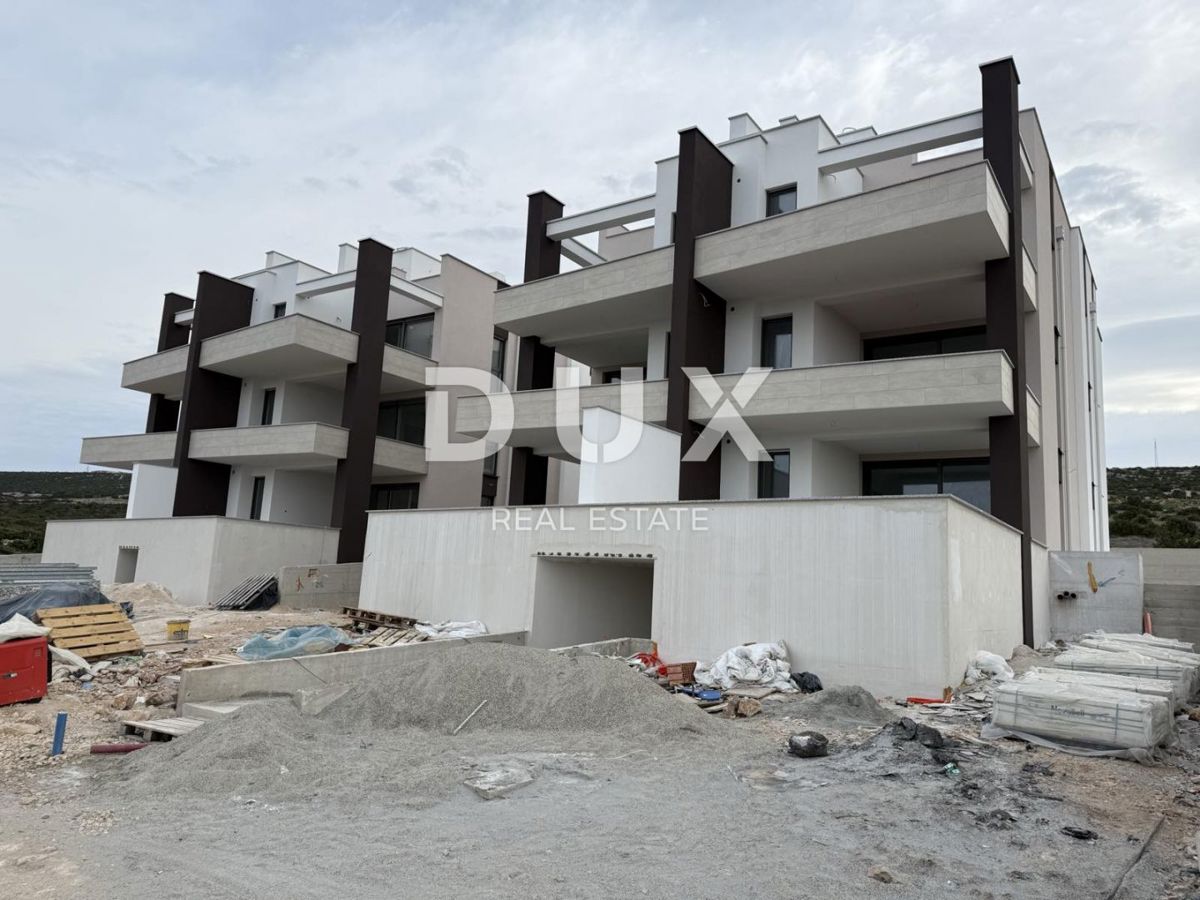 OTOK PAG, ŠIMUNI - moderen penthouse v vrhunski novogradnji, pogled na morje, strešna terasa