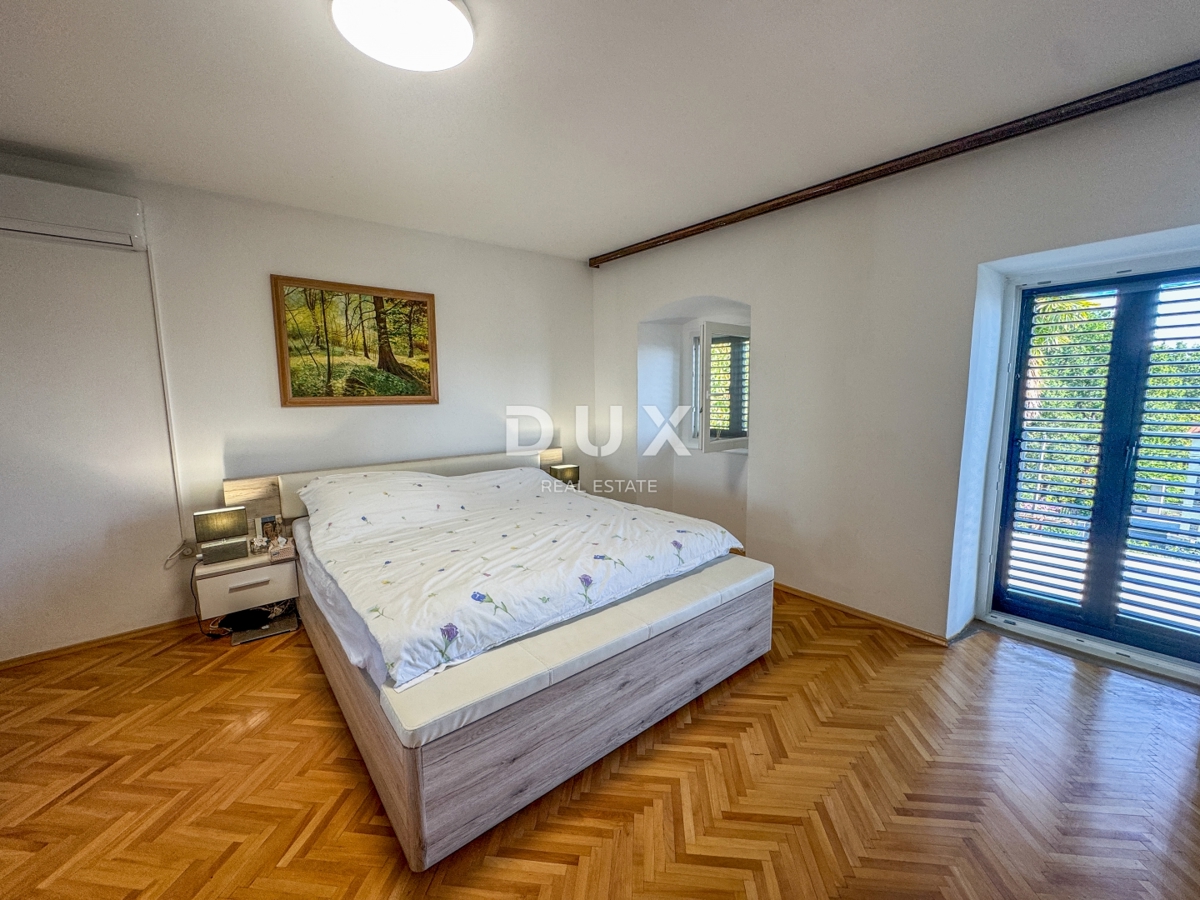 OPATIJA, OPRIĆ - hiša s prostornim vrtom velikosti 2.437 m², na mirni lokaciji, s pogledom na morje