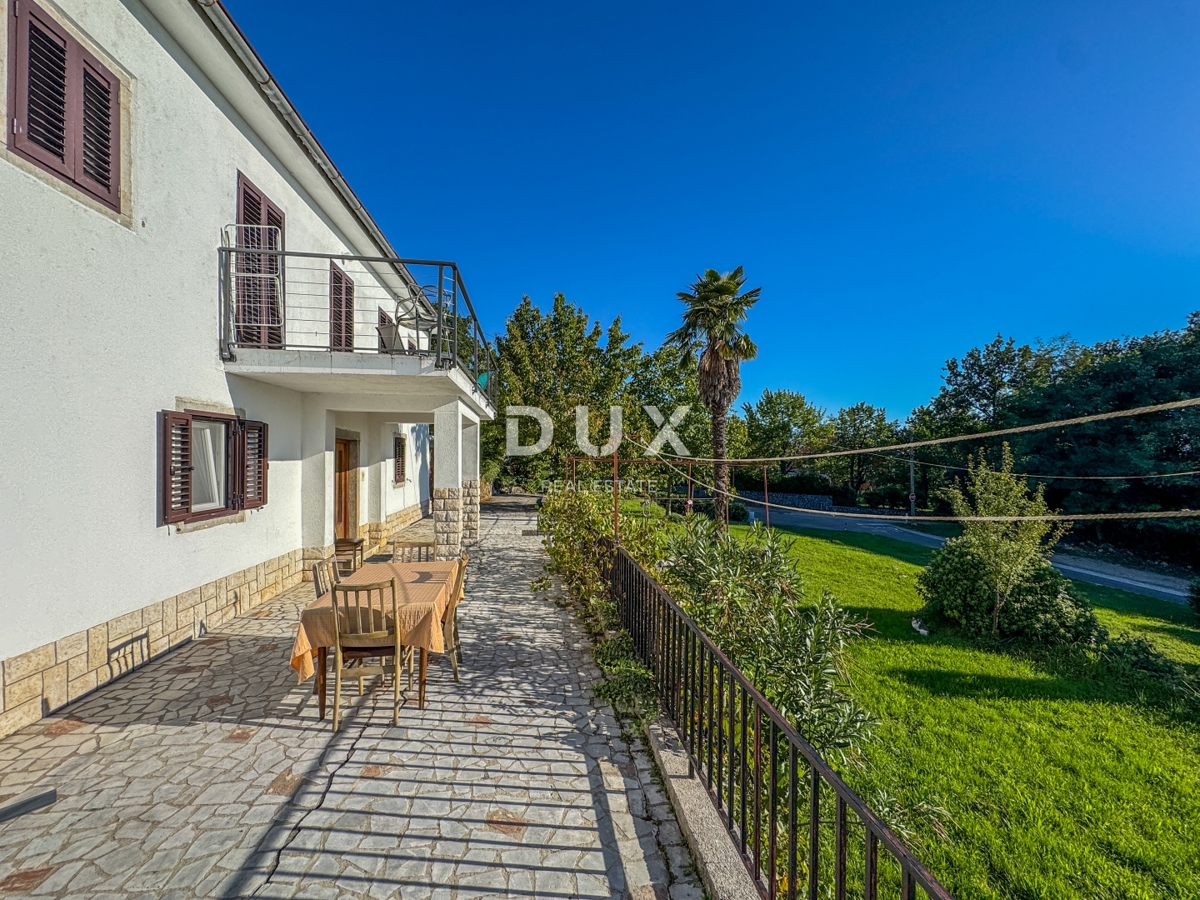 OPATIJA, OPRIĆ - hiša s prostornim vrtom velikosti 2.437 m², na mirni lokaciji, s pogledom na morje