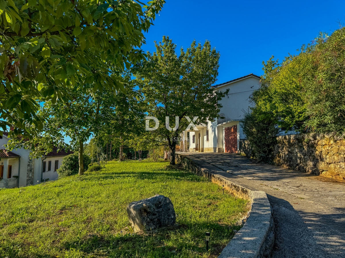 OPATIJA, OPRIĆ - hiša s prostornim vrtom velikosti 2.437 m², na mirni lokaciji, s pogledom na morje