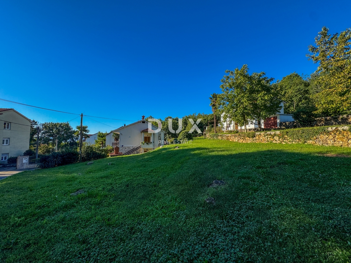 OPATIJA, OPRIĆ - hiša s prostornim vrtom velikosti 2.437 m², na mirni lokaciji, s pogledom na morje